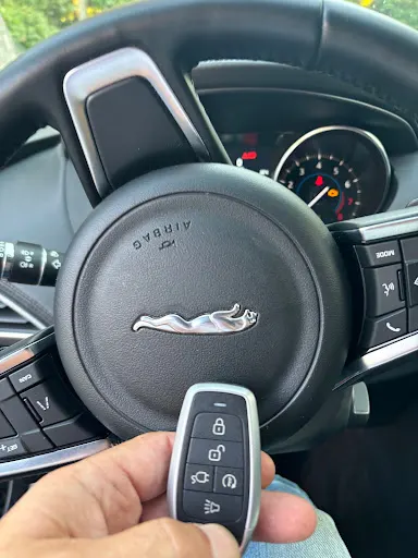 Kluczyki Gdynia Kodowanie kluczy samochodowych. Awaryjne otwieranie aut i mieszkań, naprawa pilotów samochodowych.